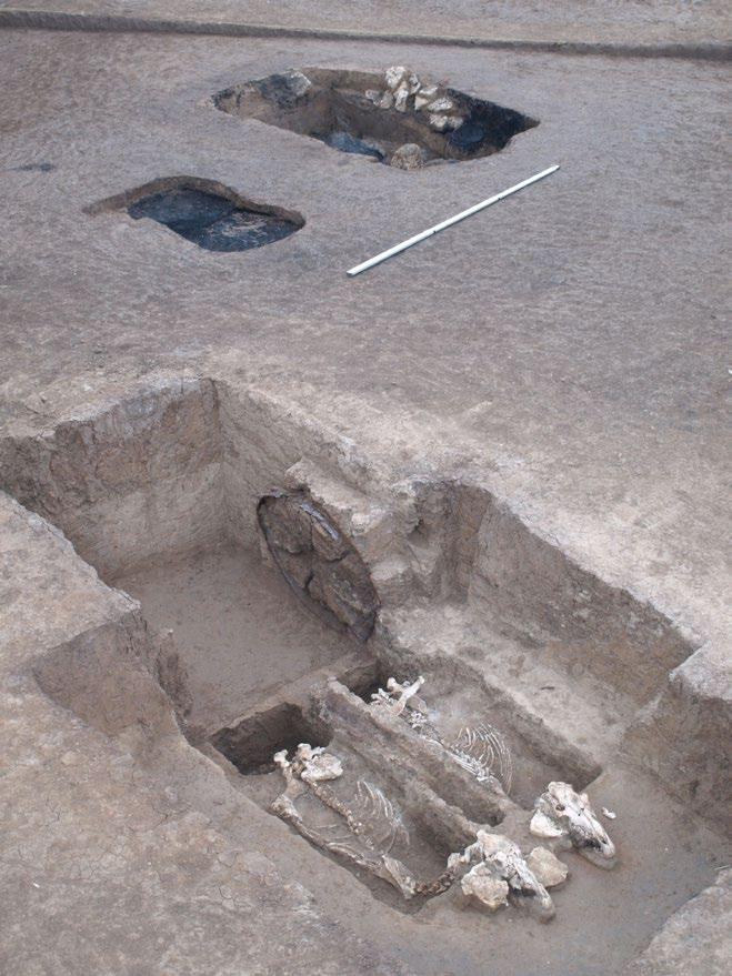 D. Gergova: The Southern Group of Tumuli of the Eastern Necropolis Figure 10. Tumulus 27 with Graves1, 2 and the pit with the biga. Skeletal remains of two individuals were revealed in grave 1.