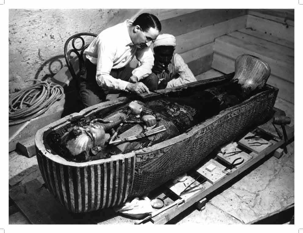 Howard Carter working on the 2 nd and 3 rd (innermost) coffins The rectangular stone sarcophagus contained a set of three heavy anthropoid (human-shaped) coffins resting on a bed-like bier.
