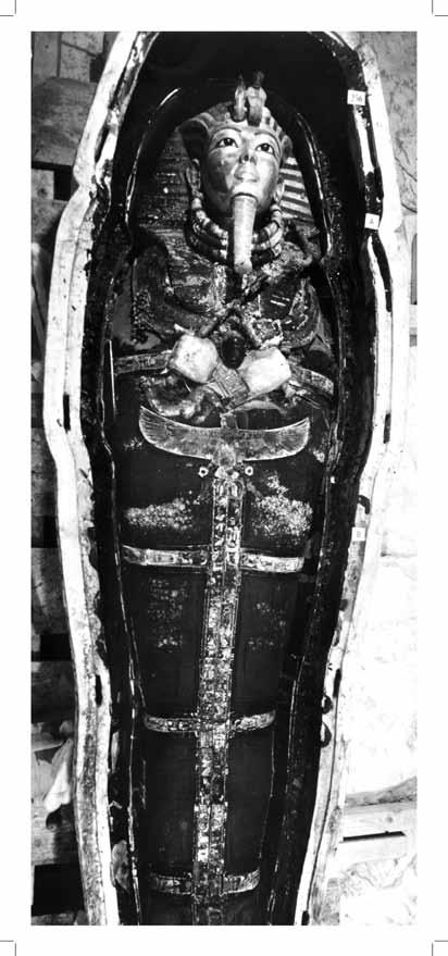 Tutankhamun s mummy with the gold mask still in place The 3 rd (innermost) gold coffin contained Tutankhamun s mummified body which was unwrapped and examined in November 1925.
