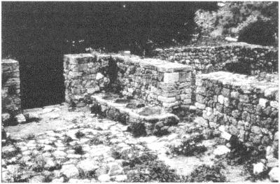 Mesopotamia before history 248 rubbish disposal, as élite sites tend to differ in this aspect from ordinary settlements (Hoffmann 1974 and Gibbon 1984, 156 161, esp. pp. 160 161).
