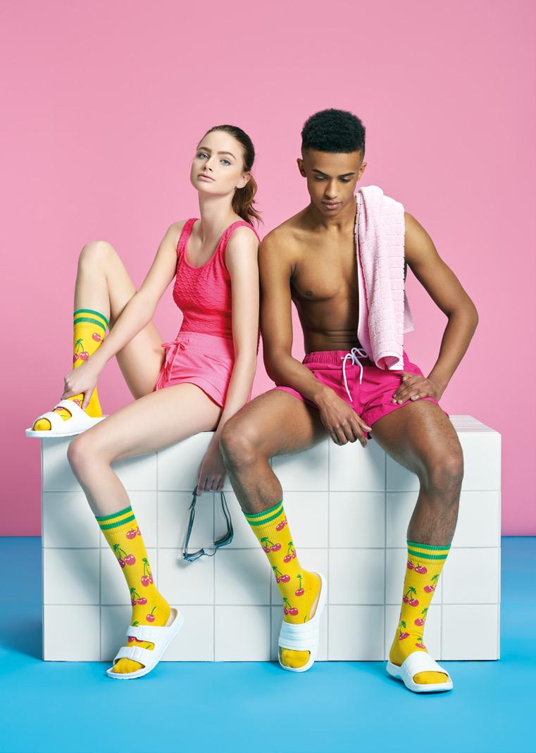 ATHLE TIC Developed for a sportier look, the Athletic line is designed with more active Happy Socks consumers in mind.