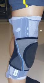 Knee protectors made of soft and thin materials are allowed and may be any colour.