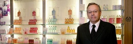 COSMETICS _ 81 THE BODY SHOP Peter Saunders Chief Executive Officer The Body Shop Challenges and strategy Finalised in July 2006, the acquisition by L Oréal is an important milestone in the life of