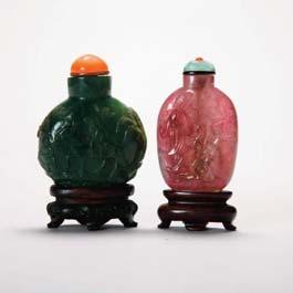 67 Spinach Green Jade Snuff Bottle, Late Qing Dynasty One side carved with an attendant leading a man on a horse, the