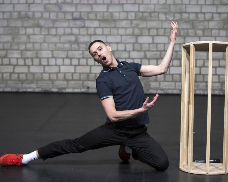 side.kicks - july 2014 july 3 and 4, 8.30 pm Cult to the Built on What (Munich-Premiere) Cult to the Built on What is a dance for three performers: a body, a lectern, and language.