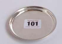 5 ins diam, 33g, 250-300 Pair of Irish silver circular card trays or