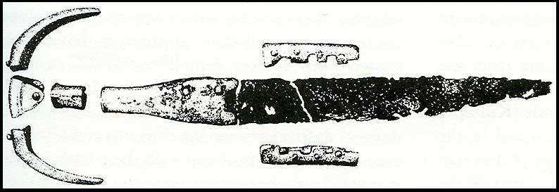 10 von 12 09.04.2014 11:28 Dagger with iron blade and gold plated wooden hilt. Found Alaça Hüyük, central Turkey c. 2500 B.C.