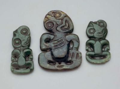 I liked the fact it still is very much related to my ancient item hei tiki, which are at the bottom two corners.
