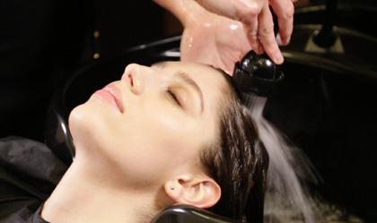 1 Apply steam, heat or a hot towel to the guest s head for up to 10 minutes.