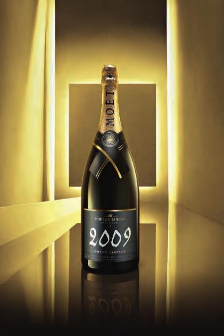 2 0 1 7 H I G H L I G H T S Moët & Chandon had another record-setting year, with gains across all regions, thus consolidating its leading position.