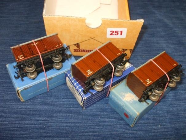 fine warm gear & 2 boxed coaches 251 3 old