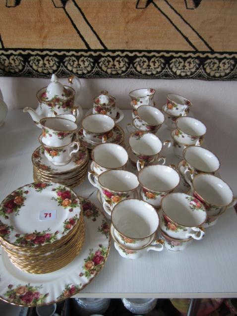 Albert "Old Country Roses" tea ware comprising part cake stand, 17 cake plates,