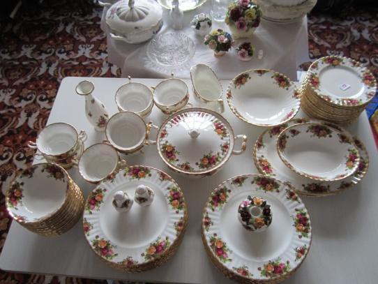 Country Roses" dinner ware comp: 18 dinner plates, two meat plates, salt n