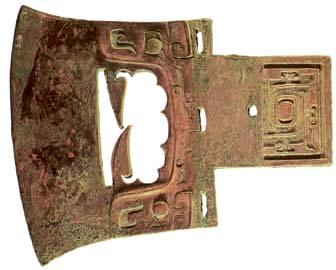 intruding northern barbarians during the last years of the Dynasty [26]. The first Sanxingdui relics were discovered by a farmer in 1929 [28].