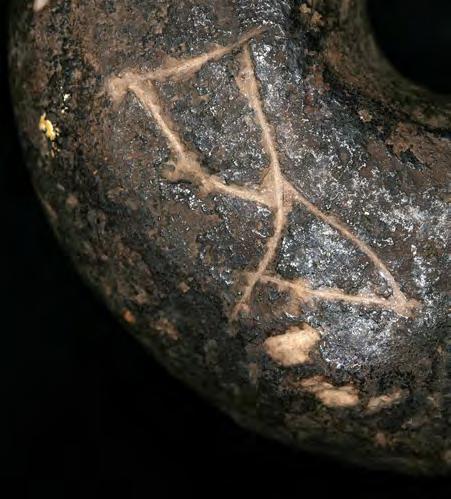 In the LBK II, coeval with Tărtăria (5400 5200 CAL BC), the sign under investigation is present on the head of a hum an figurine from Bad Naumheim Nieder-Mörlen (Germany) 1282.
