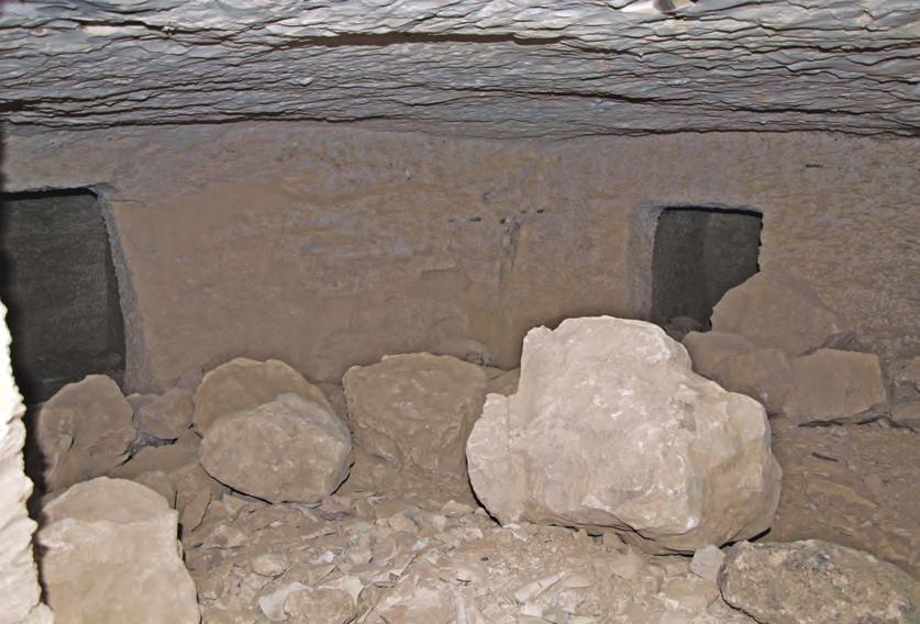 Right, The location of KV- 33 (at bottom left of photo), close by the Tomb of Thutmose III (KV- 34). Both were found by V. Loret in 1898. Above, Stairwell leading to KV33.