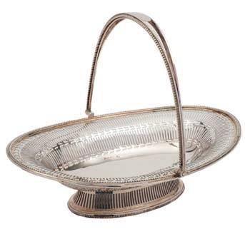 22 21 21 A George V silver swing-handled basket, maker Goldsmiths & Silversmiths Co Ltd, London, 1914 of oval outline the pierced