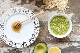 Oatmeal & Avocado Calming Mask Some of us that have sensitive skin can t tolerate scrubs made of salt or sugar because they can be too harsh.