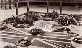 Focus: Poetry Activity 2 In Memoriam photocopy The Unknown Warrior Thousands of soldiers killed in World War One were left with no known grave.