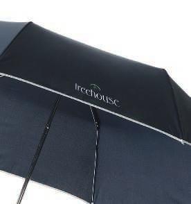 3-section umbrella with contrasting