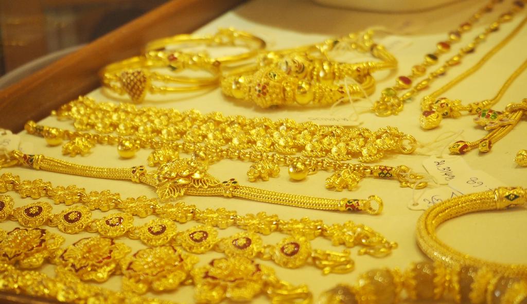 Gold Jewelry Major production areas of traditional gold jewelry products are located in Central Thailand s provinces, Sukhothai and Petchaburi.