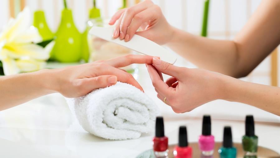 Nail salon product concerns Nail Salon Workers Long work hours & multiple, simultaneous chemical exposures Sensitive Subpopulation: women at child bearing age, pregnant women