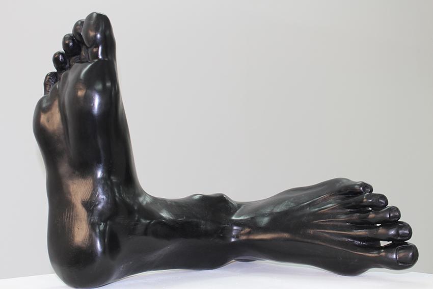 Duality feet, 2016 Bronze 43 x 43 x 43