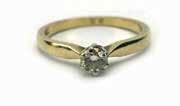 5 gms (af) *Please Note: VAT @ 20% will be added to the bid price of this lot 800-1000 Lot 843 845 An 18ct yellow gold ring set single princess cut diamond in a four claw setting, stone approximately