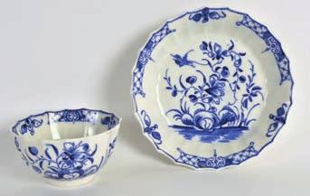 506 AN 18TH CENTURY WORCESTER TEABOWL AND SAUCER painted with the Chrysanthemum pattern.