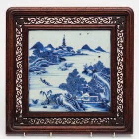 578 A Chinese blue and white porcelain and hardwood table screen the square porcelain panel painted with an extensive lake landscape, 25 cm; the stand carved and reticulated [some damage to stand].