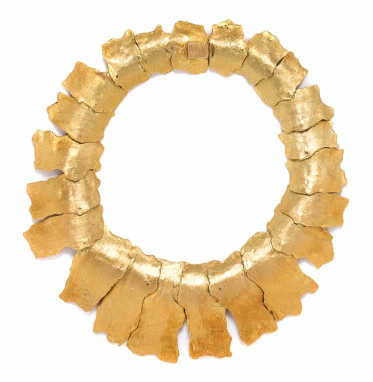 293 a Modernist 18 Karat Yellow Gold necklace, Ed Wiener, consisting of 22 graduated textured gold plaques with hinged wirework joints, the center link measuring approximately 50.00 x 27.