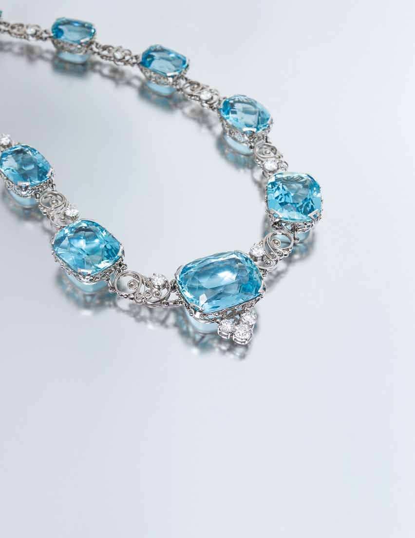 The present necklace showcases masterful use of platinum in its elegant and