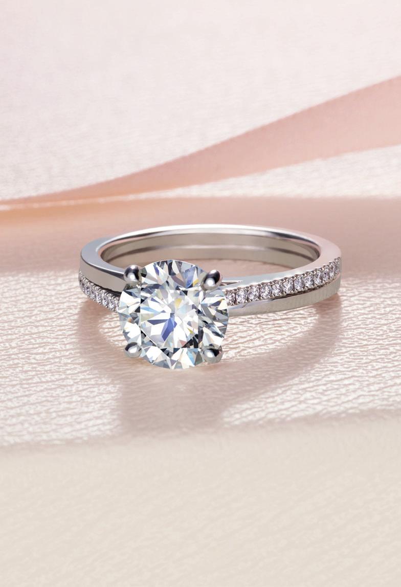 DE BEERS PROMISE P R O M I S E S O L I T A I R E P R O M I S E W H I T E G O L D B A N D DE BEERS PROMISE FOREVER INTERTWINED Interlocking bands of thread pavé