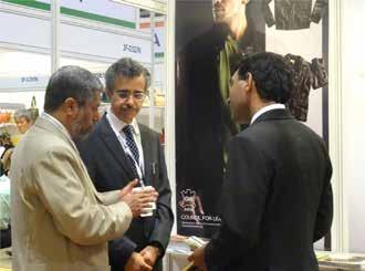 Virender Sharma, Consul (Commercial), Hong Kong, visited the Fashion Access Fair on 1st April 2014 and interacted with the participants of India Pavilion Shri A.