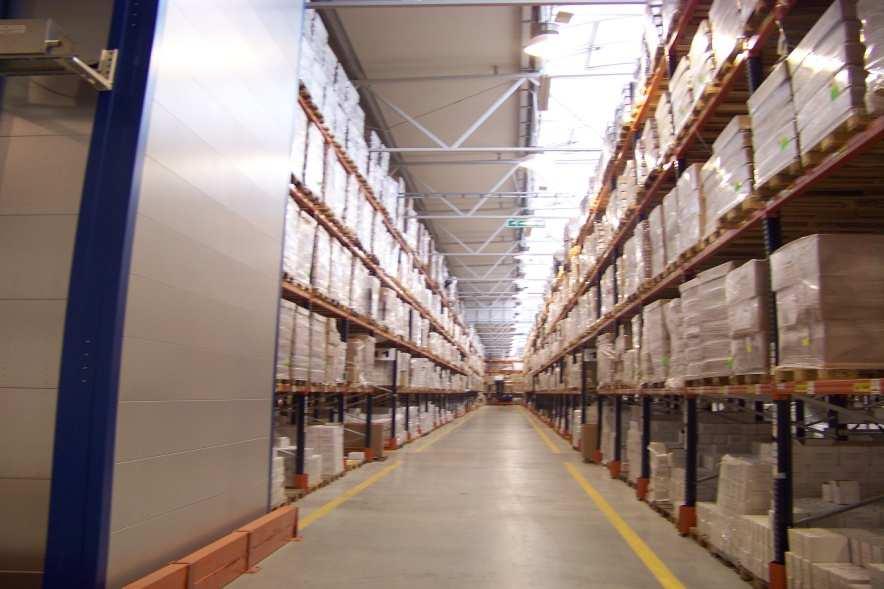 The warehouse allows to store above 4000 pallets containing finished products, marketing articles and others.