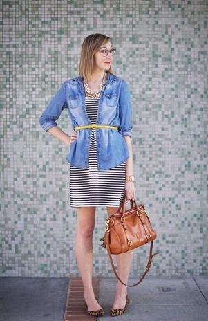 A sleeveless striped knit dress can be worn for a longer period of time compared to a long-sleeved
