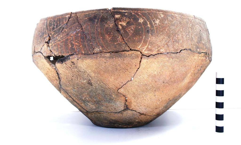 24 Figure 16. Poynor Engraved, Var. E carinated bowl (FIN S16), Burial 3 at the Vanderpool site.