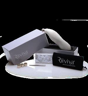Your Riiviva Microderm Package Microderm Device 3 Diamond Face tips (fine med coarse) Charger Tweezers (filter extractor and canister key) 50 Filters Travel Bag User Guide Tips before you begin: Use