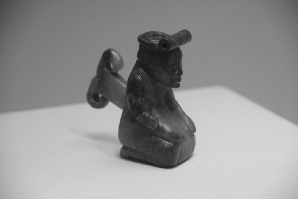 lopes. securing the harmony between the high and the low 211 Fig. 10. Human figure, Shang dynasty (c. 1600 1046 b.c.). Source: National Palace Museum, Beijing.
