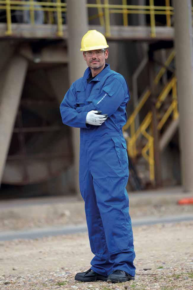 Dapro Multirisk Coverall Heavyweight cotton treated flame retardant and anti-static coverall with a chemical splash protective finish, offers electric arc protection to Class 1 of IEC 61482-2:2009.