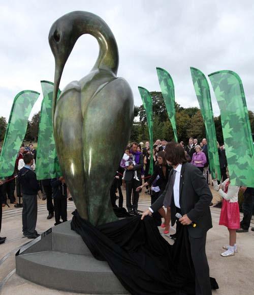 Isis Bronze with Green Patina 300 x 115 x 110 cm Edition of 8 plus 2 AP Isis is the focal point of The Royal Parks Foundation s 2-million fundraising appeal to build a new, ecofriendly Look Out