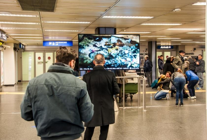 303 screens in 14 airports