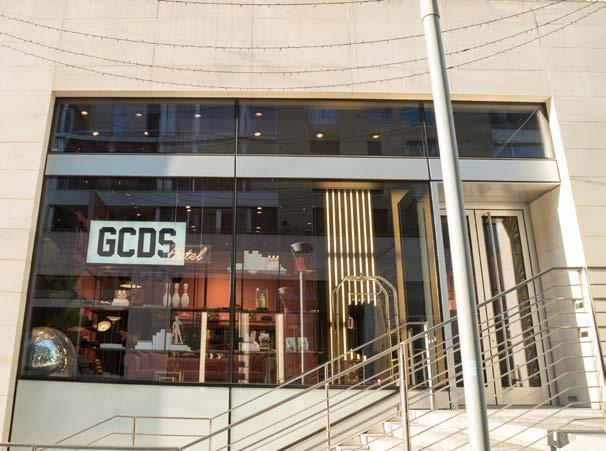 Thanks to the new team all under 30yo, alongside the designer Matteo Carraturo, GCDS has reached after only 4 seasons more than 240 shops
