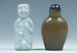 3cm 74 A SET OF TWO SNUFF BOTTLES 鼻烟壶一套两件 A set of two snuff bottles, one of human figure shape