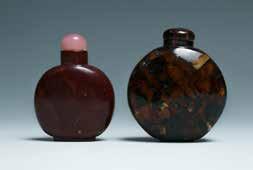 H:6cm $400-700 $400-700 $2000-3000 76 A SET OF TWO SNUFF BOTTLES 鼻烟壶一套两件 The snuff bottles both of