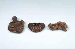 85 A GROUP OF THREE WOODEN NETSUKE 黄杨木雕件三个 A set of three wooden objects, one carved with a frog and a crab
