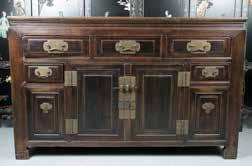 2cm $1500-2000 93 A SIX-PANEL HARDSTONE INLAID SCREEN 百宝嵌六屏屏风 The black lacquered ground enlivened with rich