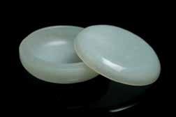 7 WHITE JADE INK BOX 白玉印泥盒 The ink box of circular form, the stone of translucent celadon tone.