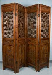 5cm x 60cm $500-1000 173 A HARDWOOD CURVED SCREEN 硬木巧雕屏风 A four-panel screen, comprised of four rectangular panels carved and pierced with