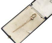 marked dress ring, silver locket and horse stick pin, total gold weight 9g 120-180 172.